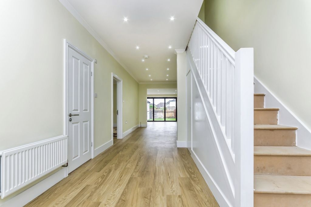 Property photo 2 of 20 Pbox-Img.Jpg