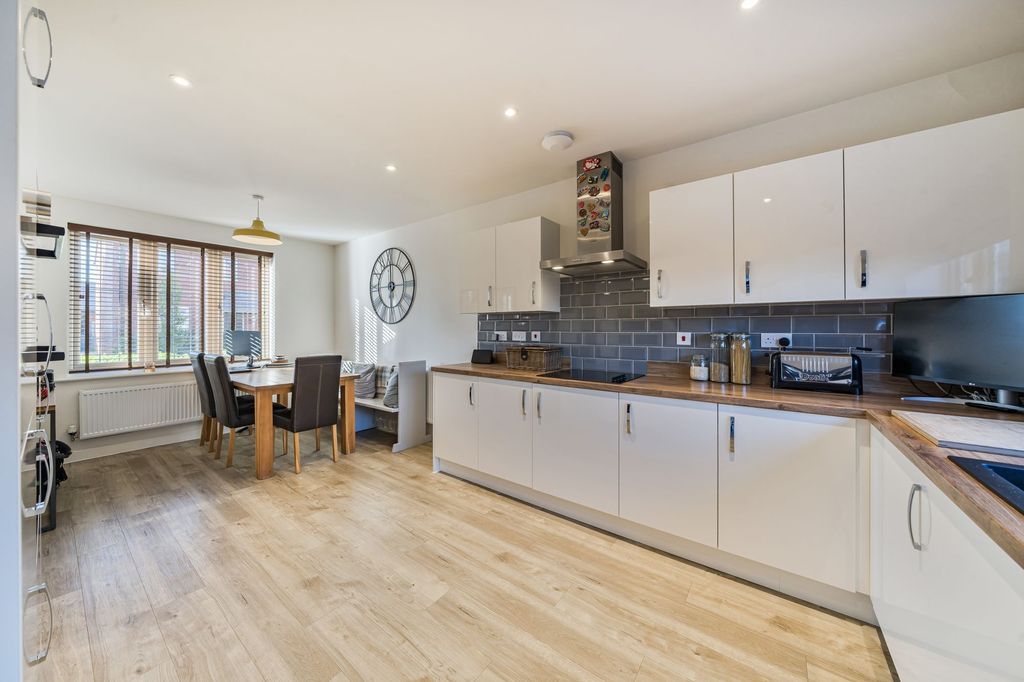 Property photo 2 of 14 Kitchen/Dining Room