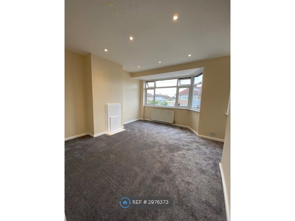 Property photo 3 of 9 Master Bedroom