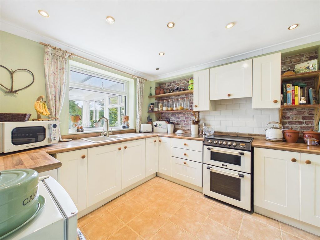 Property photo 3 of 23
