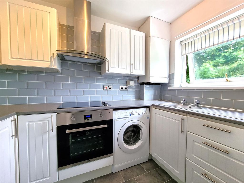 Property photo 3 of 7 Kitchen