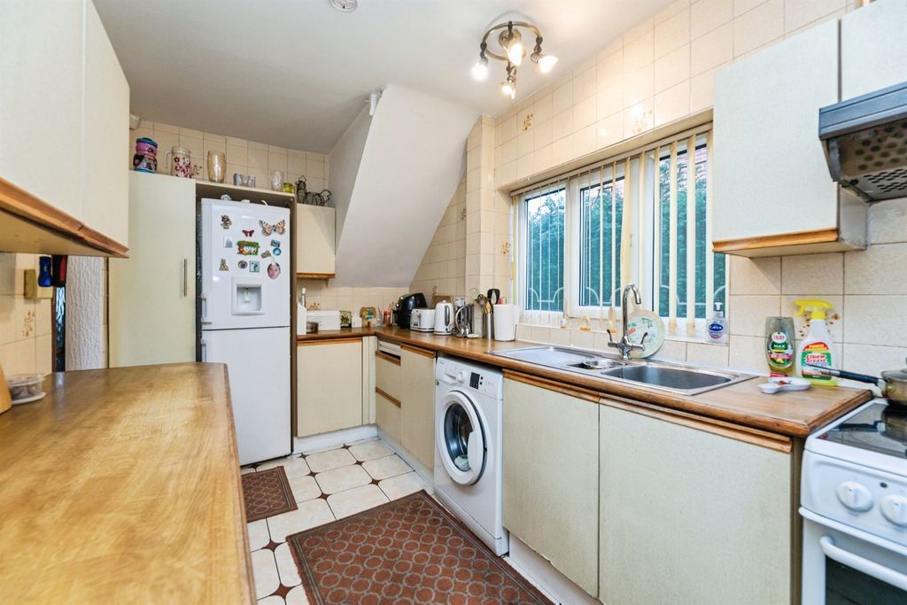 Property photo 3 of 21