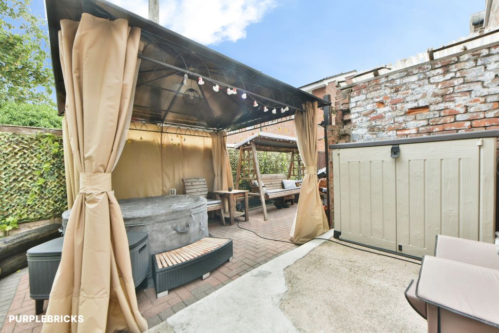 Property photo 2 of 21