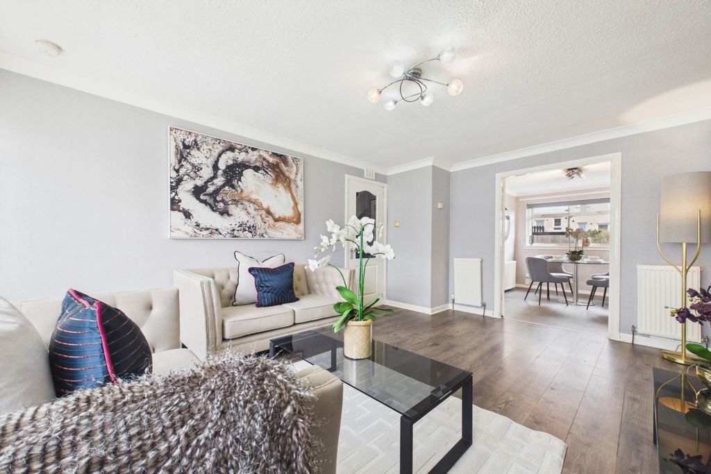 Property photo 2 of 25