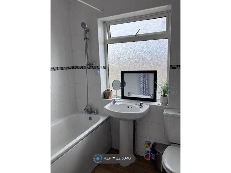 Property photo 2 of 6 Bathroom