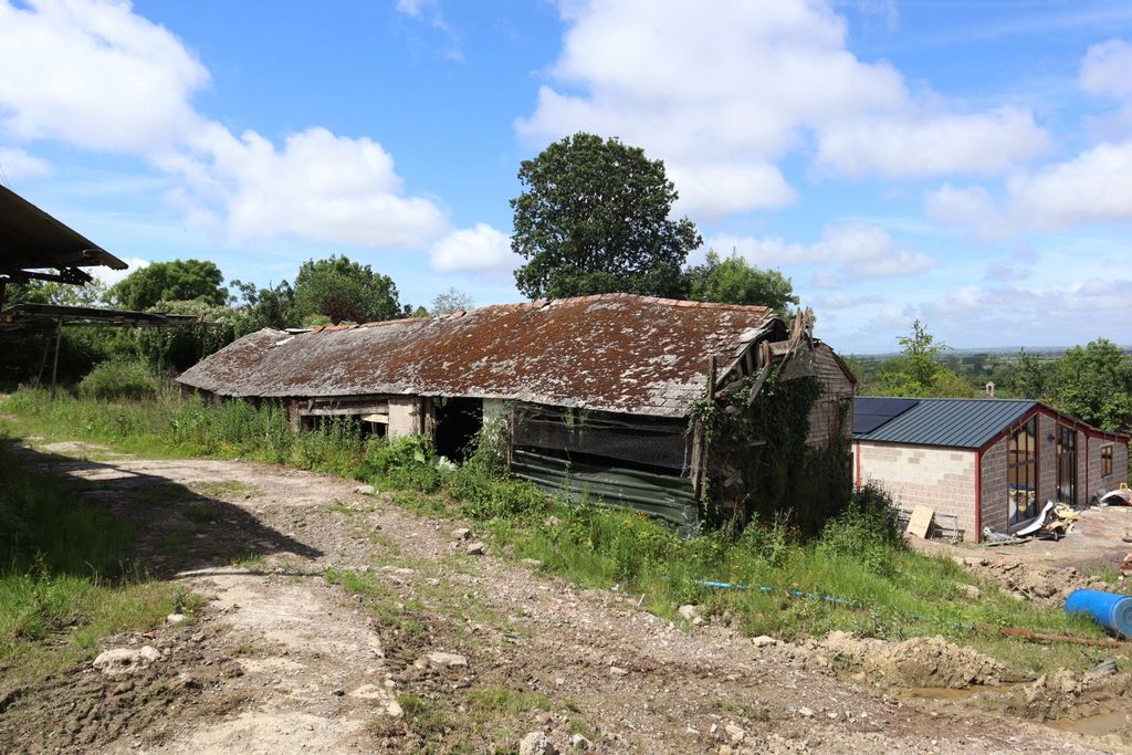 Property photo 2 of 13 Barn 1
