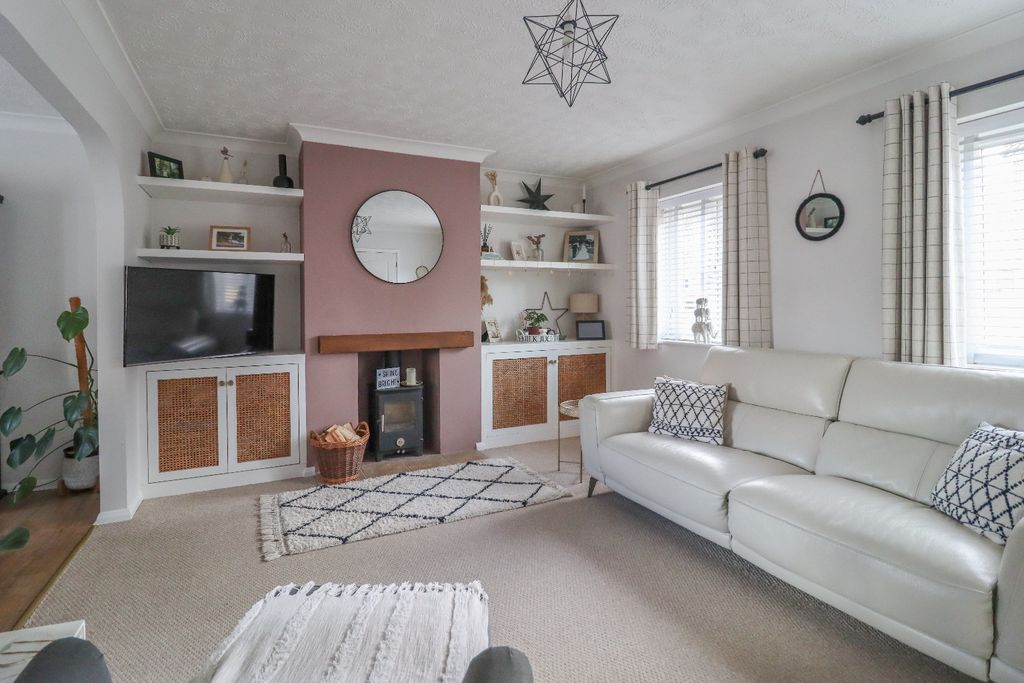 Property photo 3 of 22 4950876