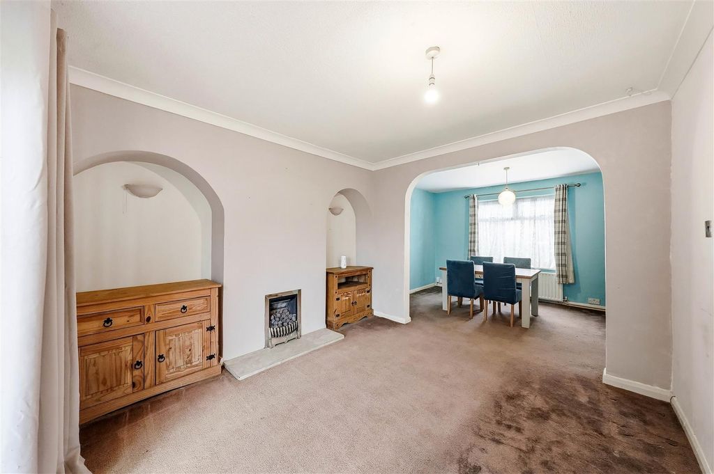 Property photo 3 of 21 Lounge