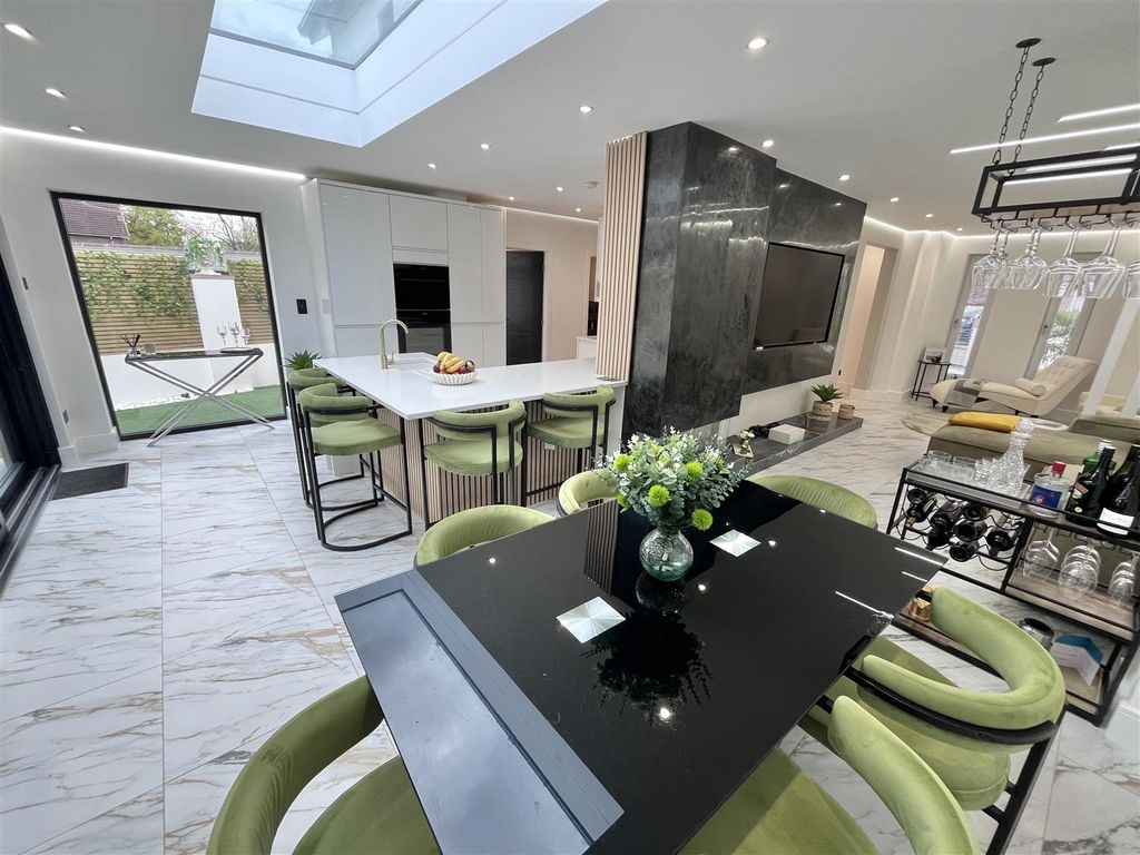 Property photo 3 of 21