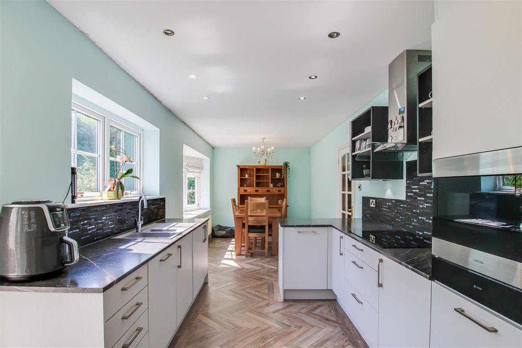 Property photo 3 of 25 Kitchen Diner