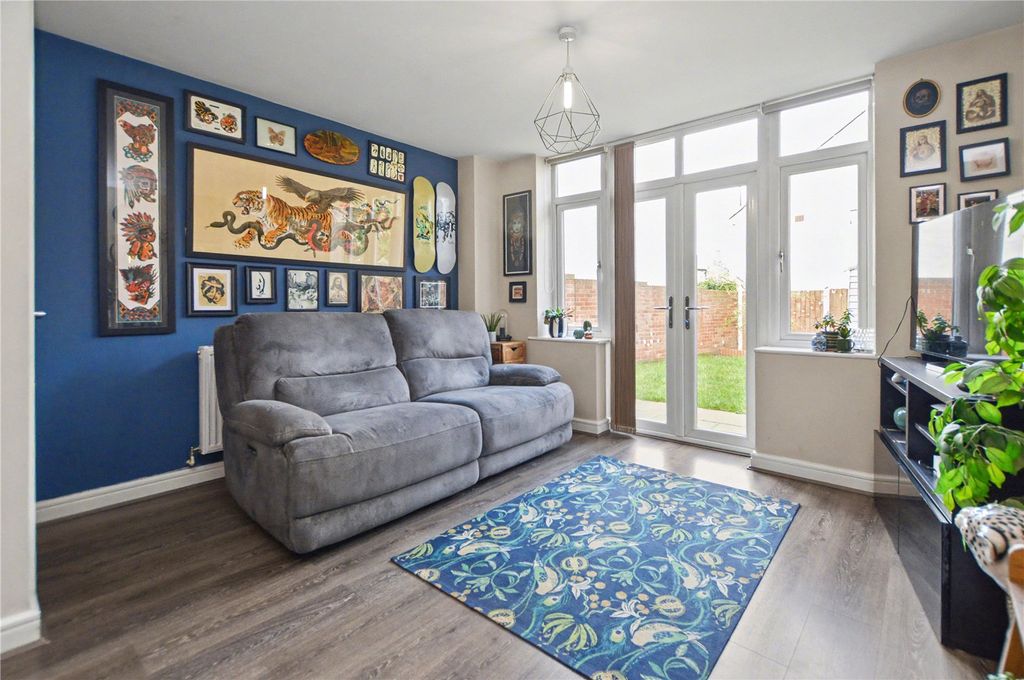 Property photo 2 of 21 Picture No. 16