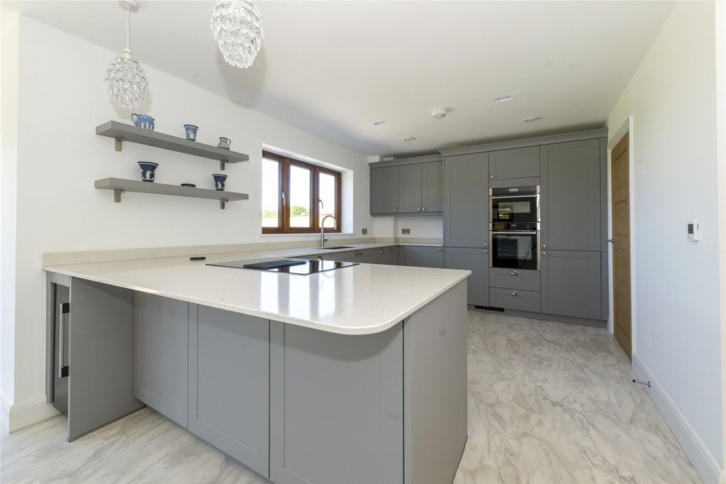 Property photo 2 of 14 Kitchen