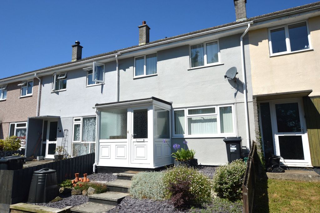 Property photo 1 of 10 1 - Front