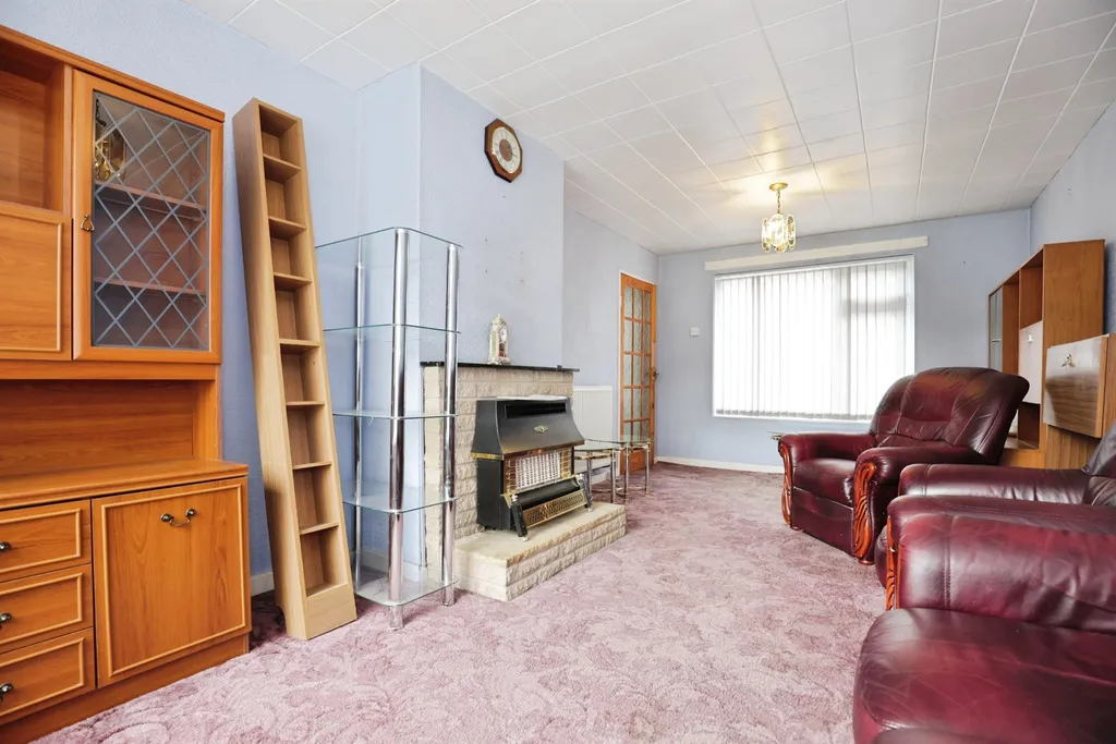 House in Northampton, West Northamptonshire - More