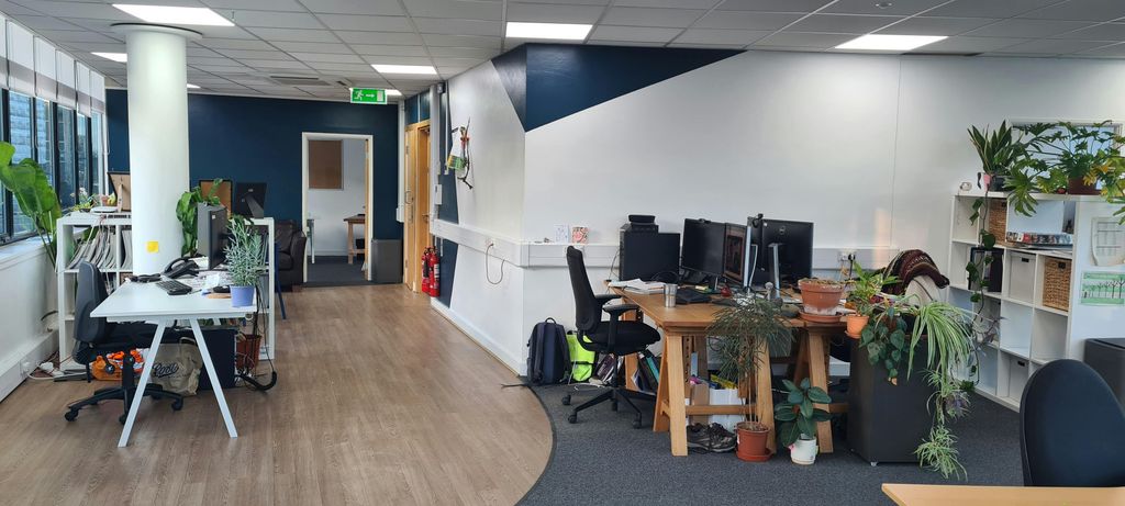 Property photo 3 of 8 20251125_145000.Jpg