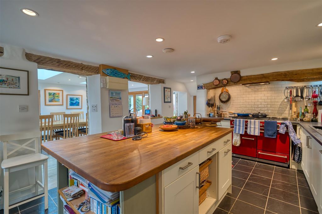 Property photo 2 of 16 Kitchen