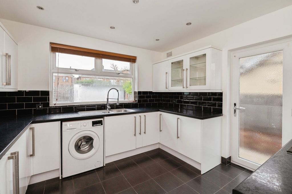 Property photo 3 of 18 Pbox-Img.Jpg