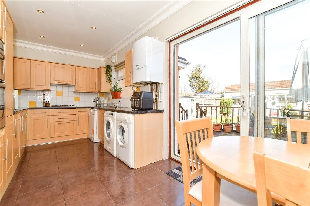 Property photo 3 of 21 Kitchen/Breakfast Room