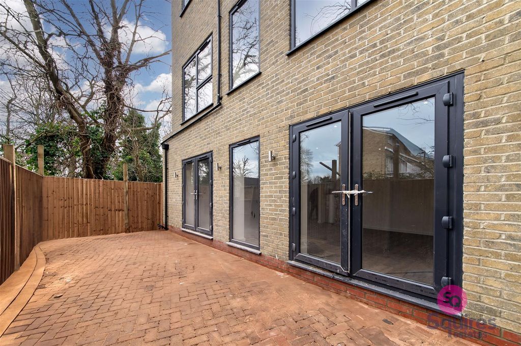 Property photo 3 of 11