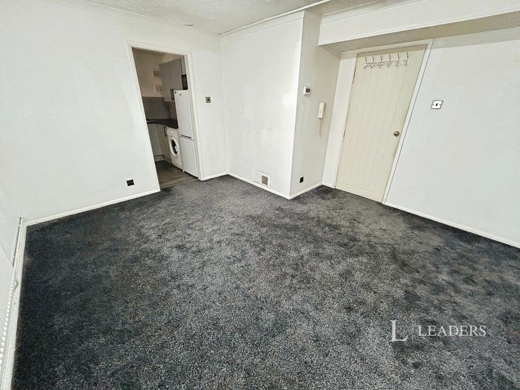 Property photo 3 of 8 Pbox-Img.Jpeg
