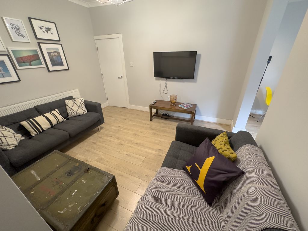 Property photo 2 of 9 7
