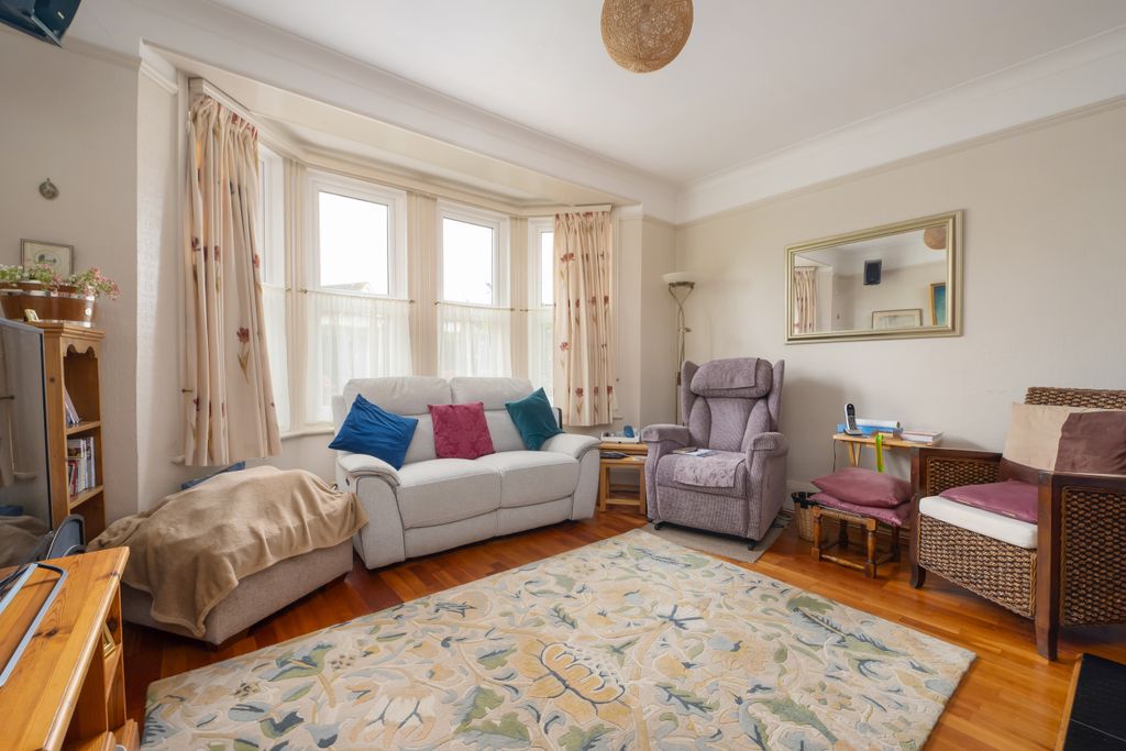 Property photo 3 of 18 Siting Room