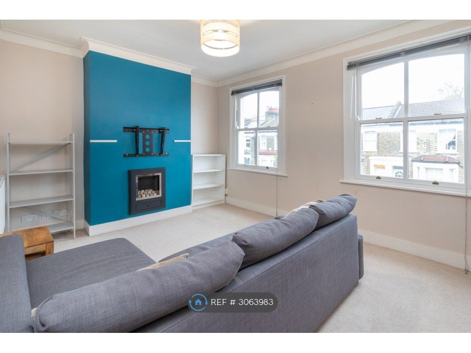 Property photo 2 of 20 Lounge 2