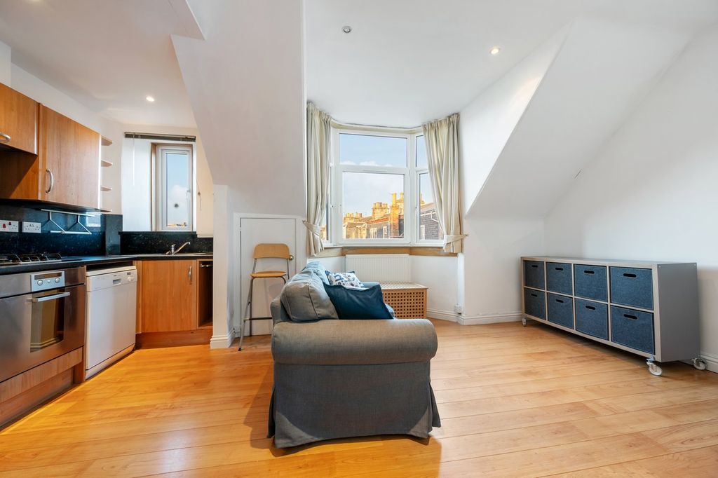 Property photo 2 of 22