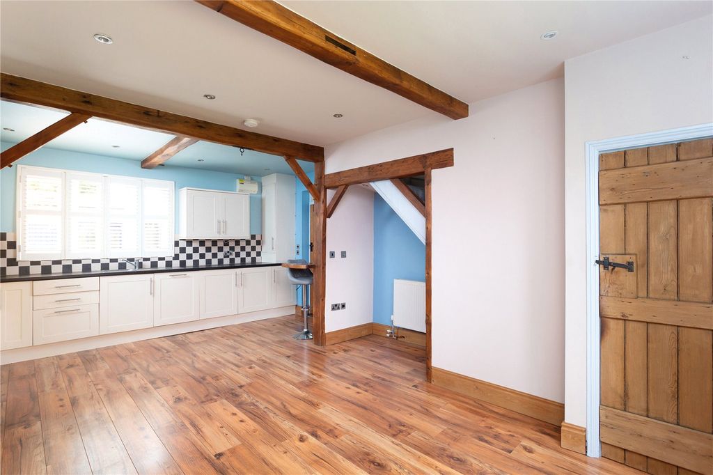 Property photo 3 of 12 Kitchen