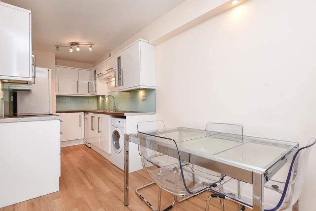 Property photo 3 of 10 Kitchen (Shot 1)