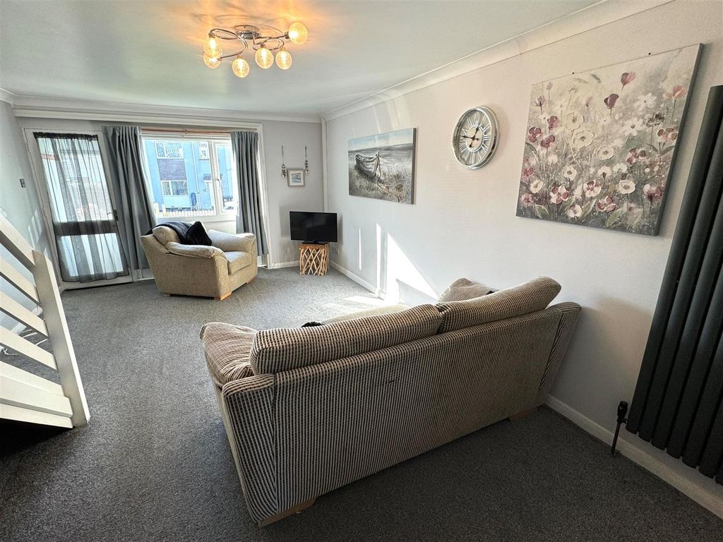 Property photo 3 of 13 79 Dale Road Lounge