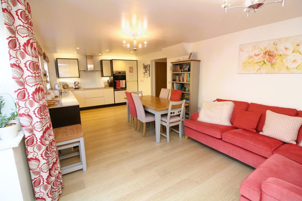 Property photo 2 of 33 Img_2568