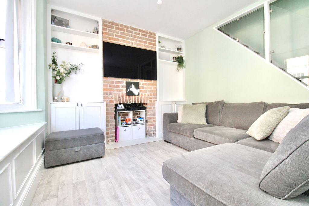 Property photo 2 of 11