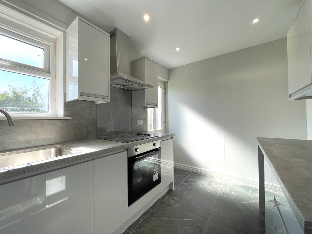 Property photo 2 of 17 Picture No. 30