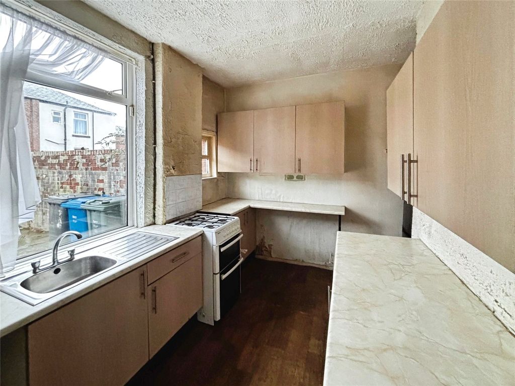 Property photo 3 of 6 Kitchen