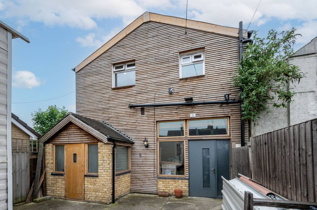 Property photo 2 of 5