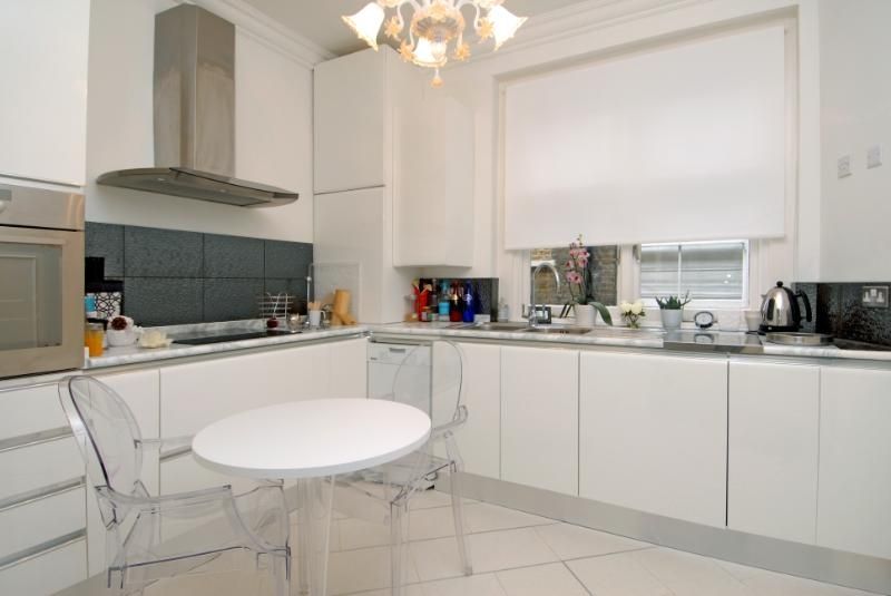 Property photo 2 of 6 Kitchen