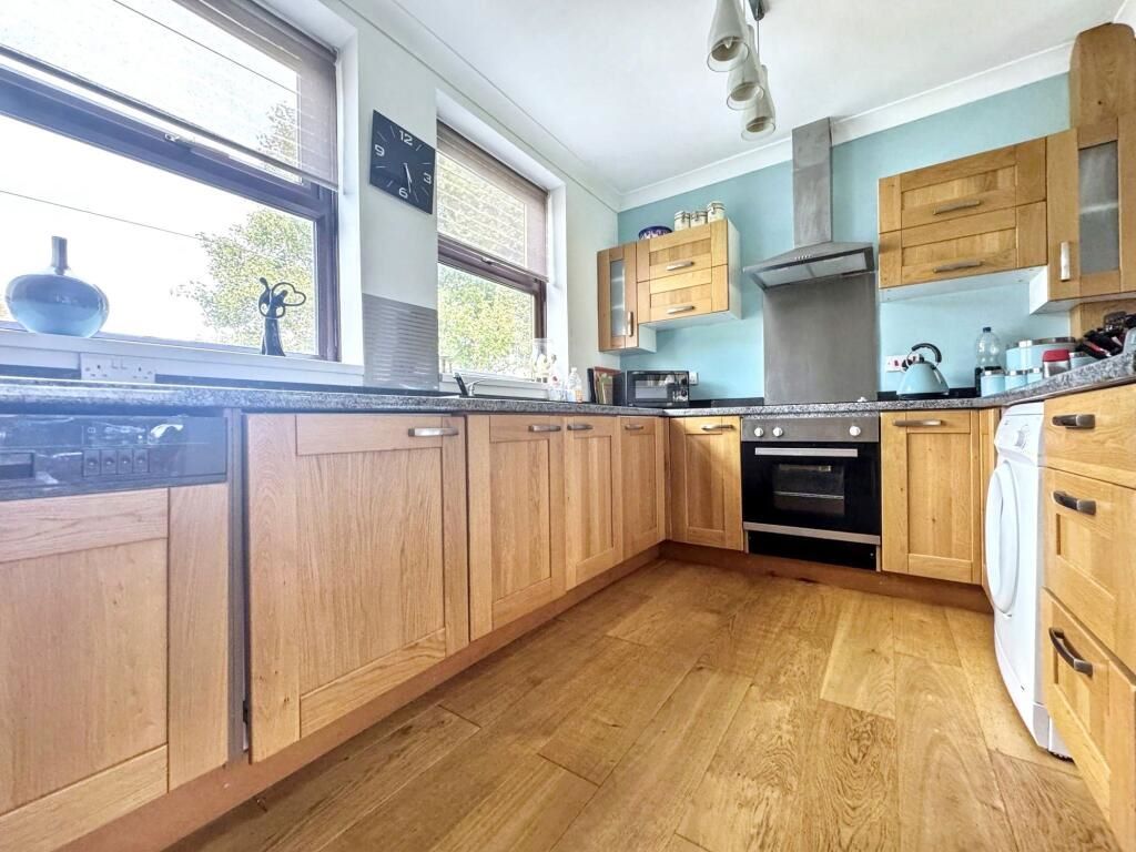 Property photo 2 of 32