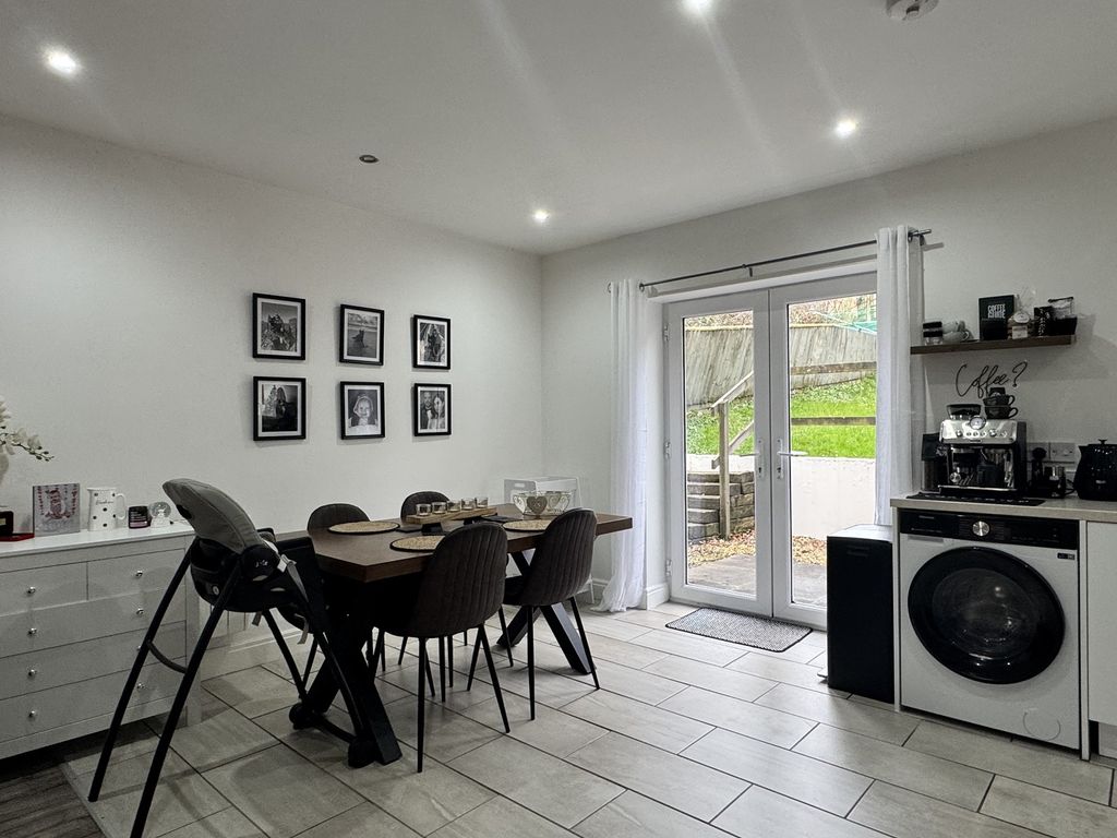 Property photo 3 of 17 Dining Area