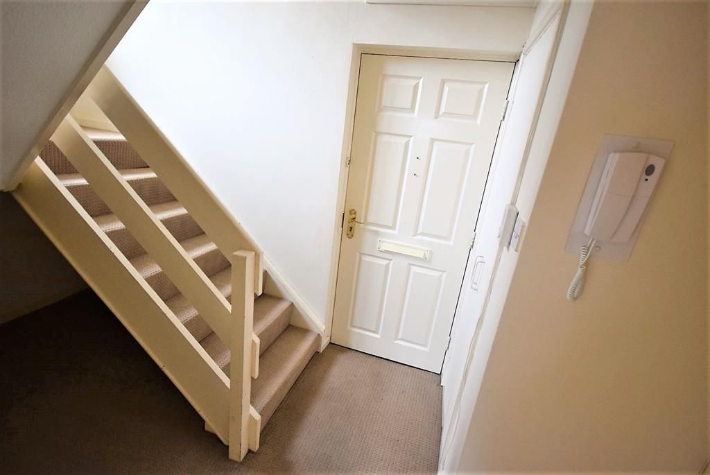 Property photo 2 of 13 Maisonette Hallway