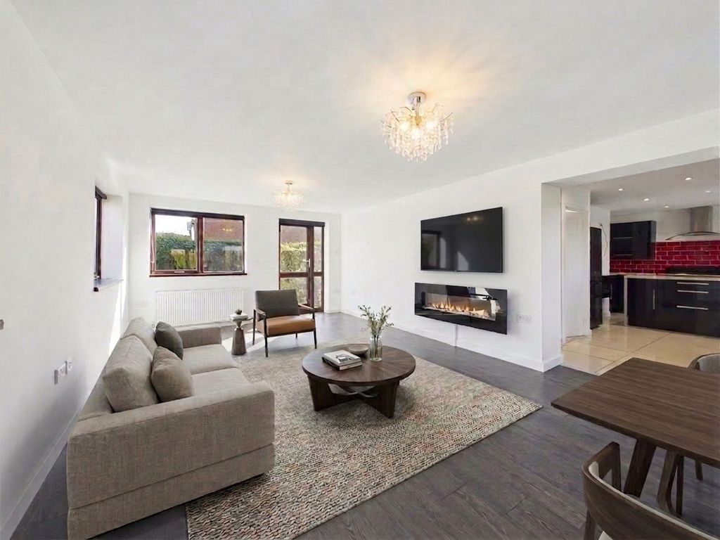 Property photo 2 of 19 Lounge (Virtually Furnished)