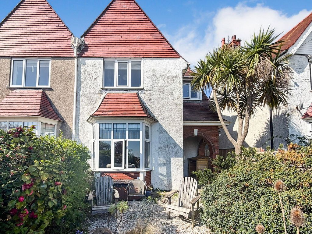 Property photo 1 of 32