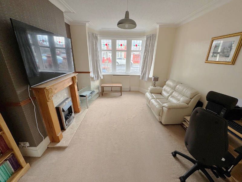 Property photo 2 of 24 Lounge