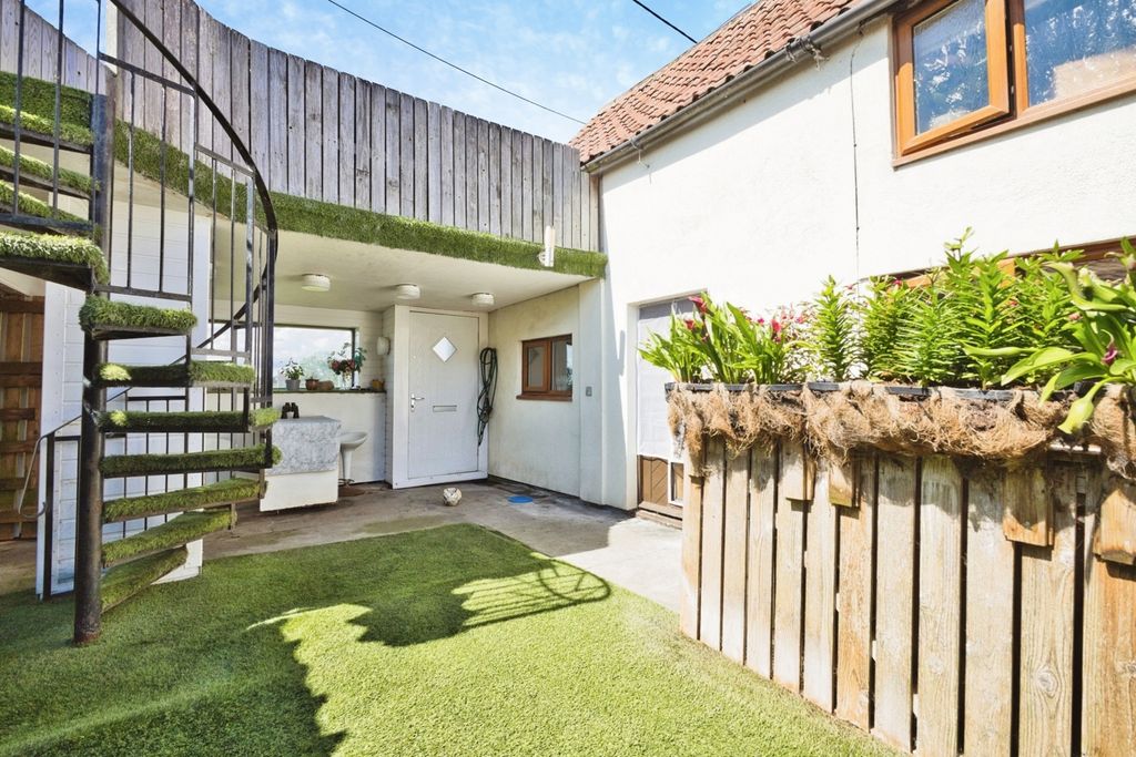 Property photo 1 of 18 Pbox-Img.Jpg