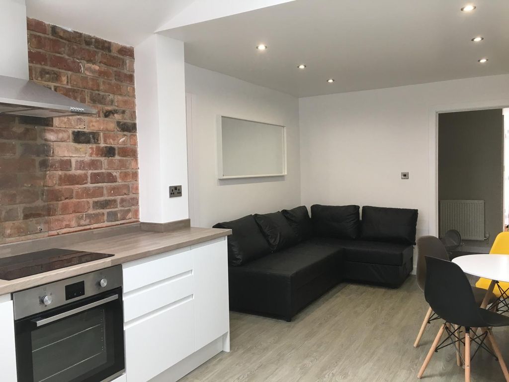 Property photo 1 of 5 Modern Open-Plan Living Area With A Fitted Kitchen...