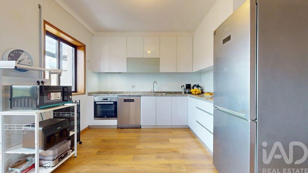 Property photo 2 of 40