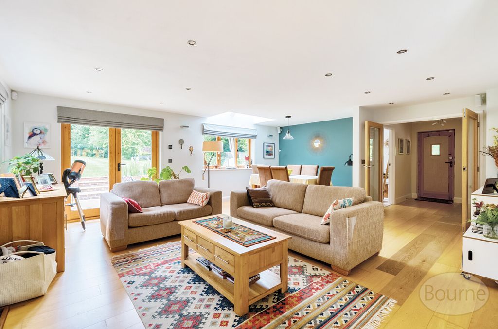 Property photo 2 of 24 60683052-927F-4F2...