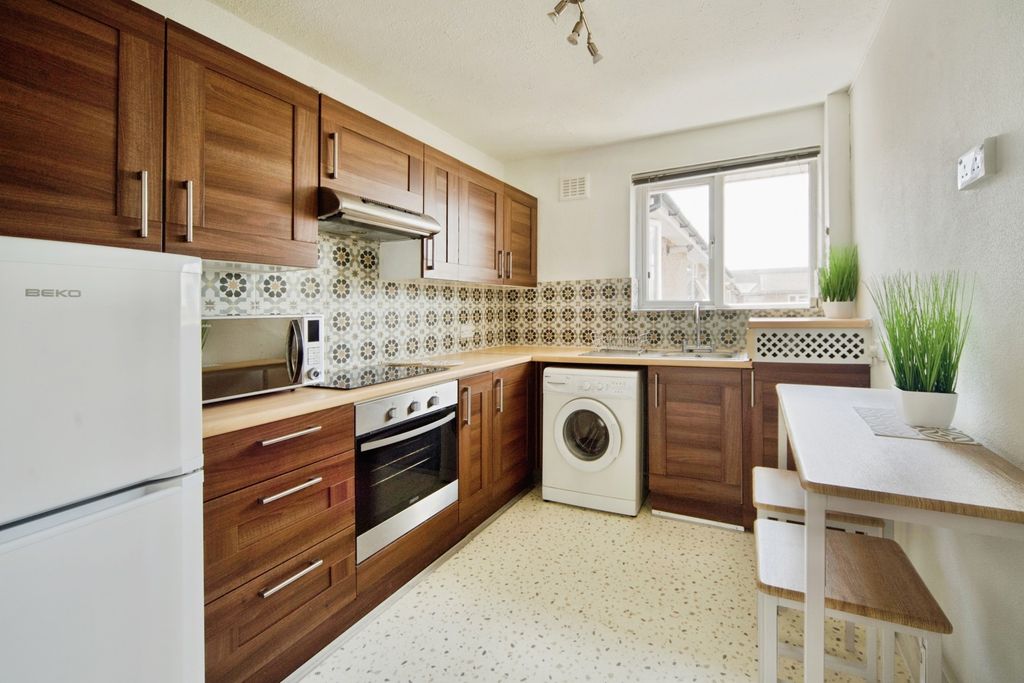 Property photo 2 of 16 Photo