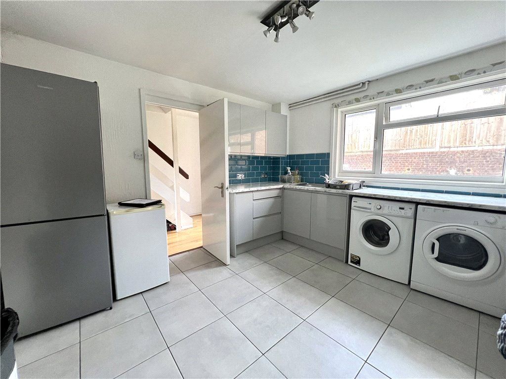 Property photo 3 of 7 Kitchen