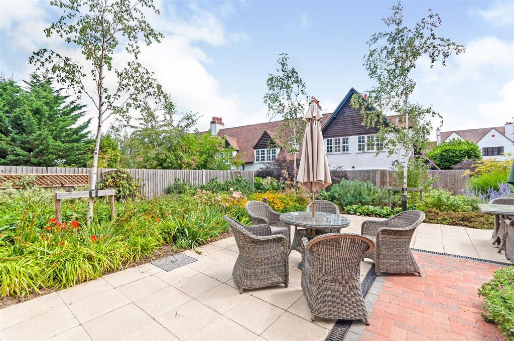Additional image 15 of 2 bed flat for saleLe Jardin, 20-22 Station Road, Letchworth, Hertfordshire SG6